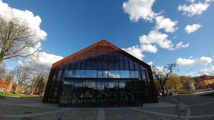 maneż